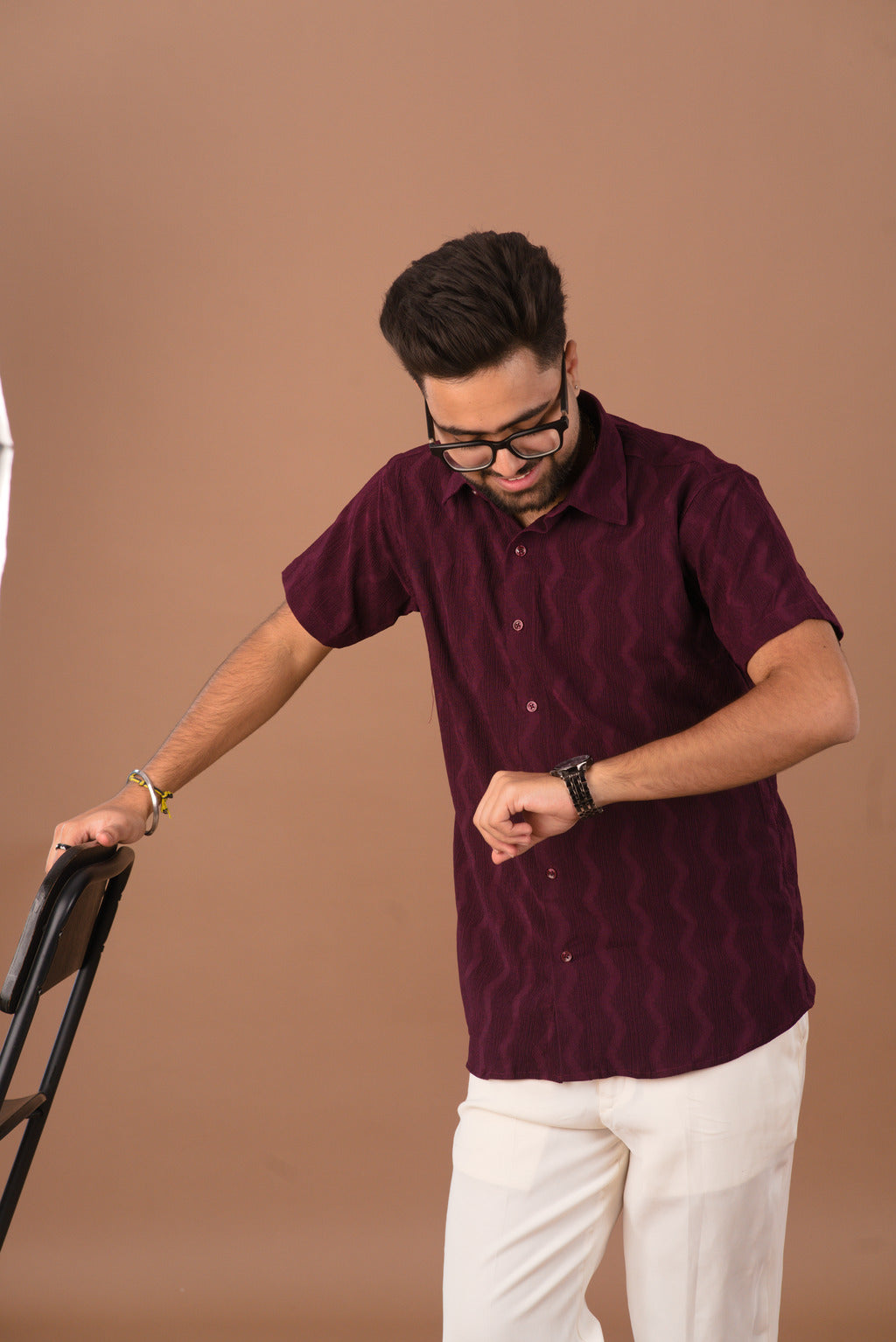 Deep Plum Wave Men’s Self-Textured Smart-Casual Shirt – Dare & Rise