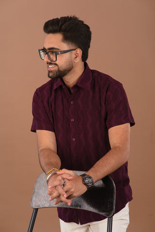Deep Plum Wave Men’s Self-Textured Smart-Casual Shirt – Dare & Rise