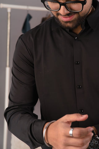 Midnight Black Men’s Stitch-less Seamless Smart Tech Shirt – Dare & Rise