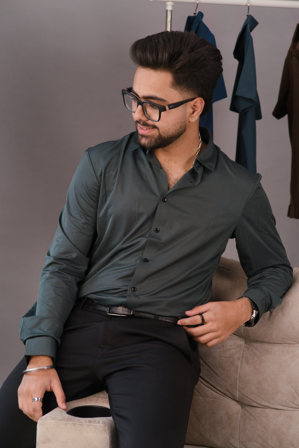 Graphite Emerald grey Men’s Stitch-less Seamless Smart Tech Shirt – Dare & Rise