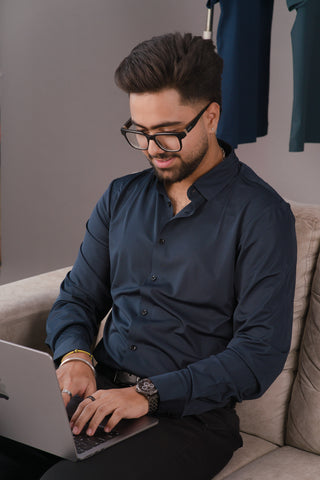 Deep Navy blue Men’s Stitch-less Seamless Smart Tech Shirt – Dare & Rise