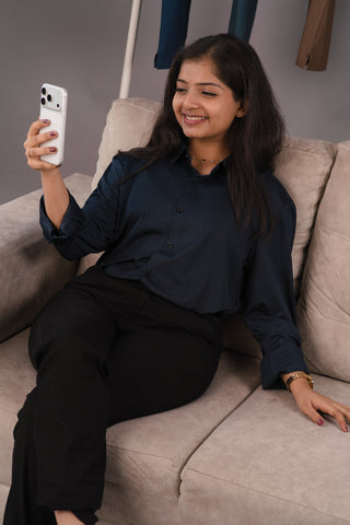 Midnight Navy blue Women’s Seamless Ultra-Soft Tech Shirt - Dare & Rise