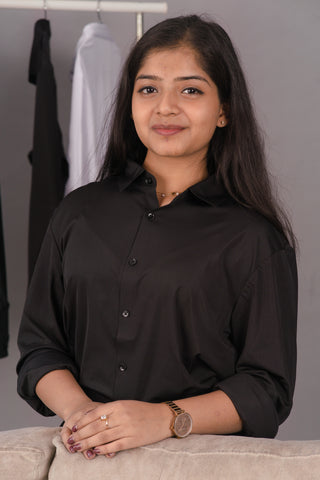 Jet Black Women’s Seamless Ultra-Soft Tech Shirt – Dare & Rise